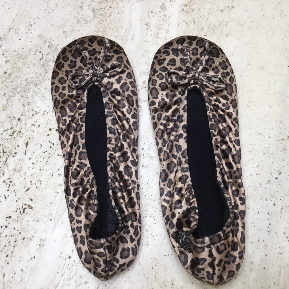 Isotoner Women's Slippers Cheetah